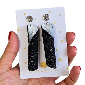   Curlie - ezüst csillámos/fekete csavart bőr kézműves design fülbevaló