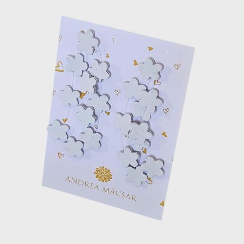 Harmónia -fehér -  virágos bőrből készült design fülbevaló 