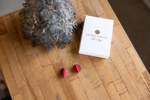 Ünnepi gömb láncon